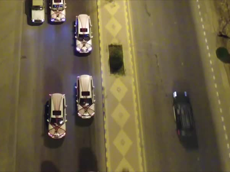اضغط لمشاهدة الفيديو: موكب زفاف 23 عريسًا سعوديًا من قبيلة واحدة!